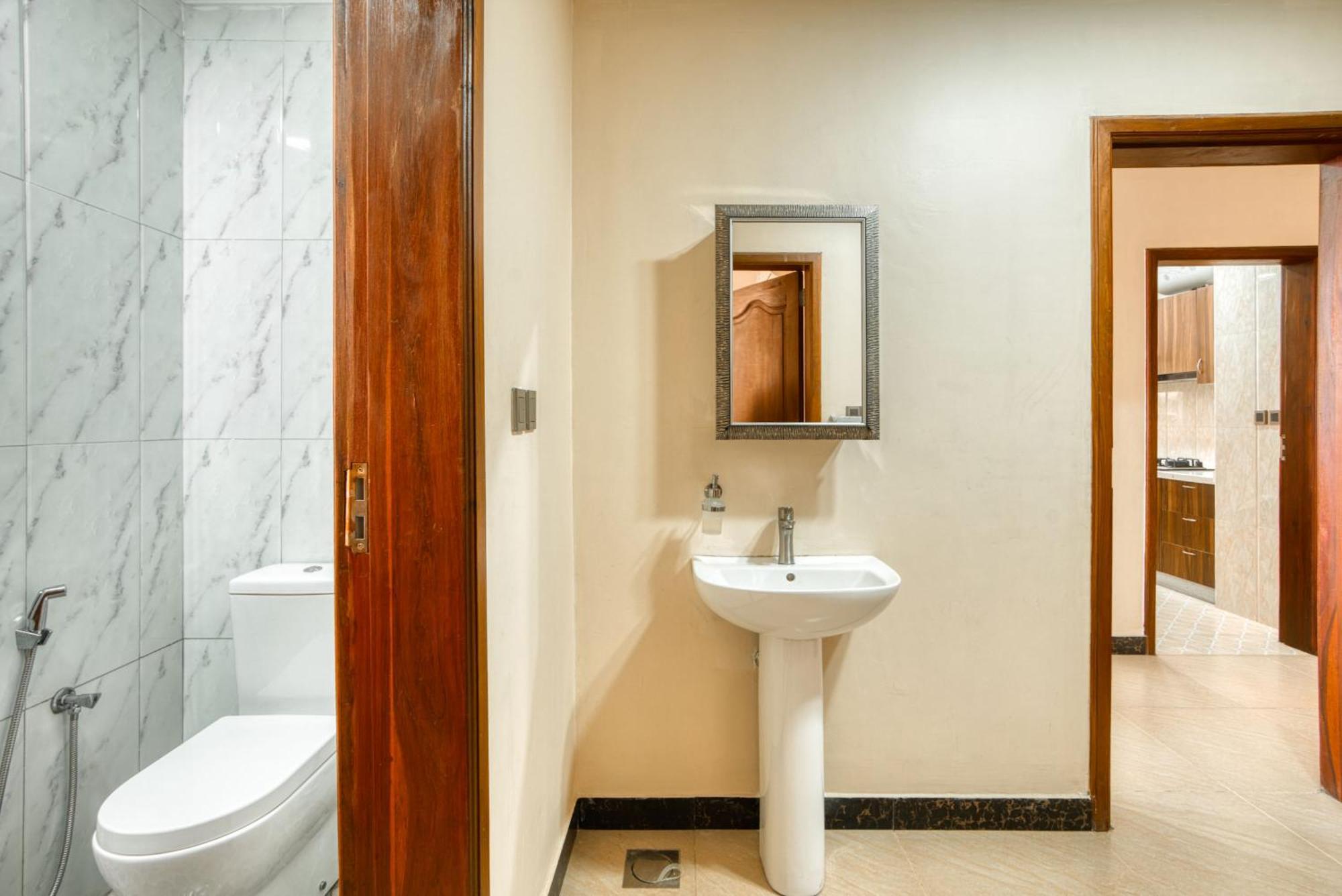 Kibo Palace Apartments Arusha Room photo